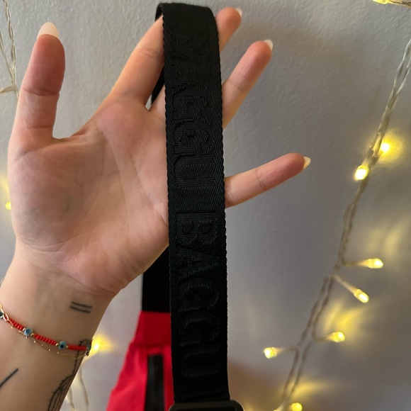 BAGGU SMALL NYLON CRESCENT BAG - CANDY APPLE - Picture 4 of 7